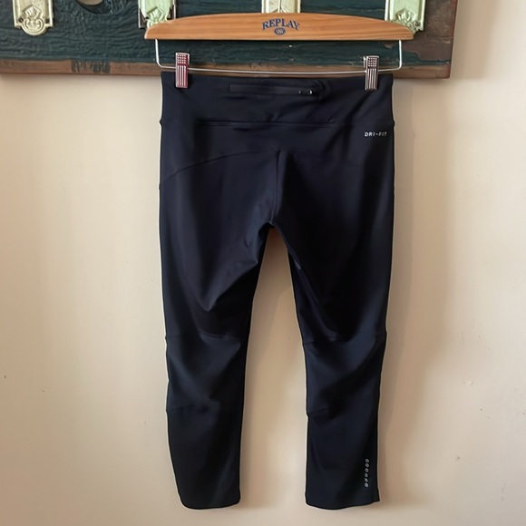 Nike Running Dri-Fit Black Capri Leggings Size Small - Picture 8 of 16